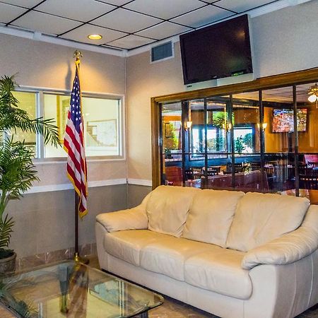 Executive Inn Hotel And Conference Center Lawton Bagian luar foto