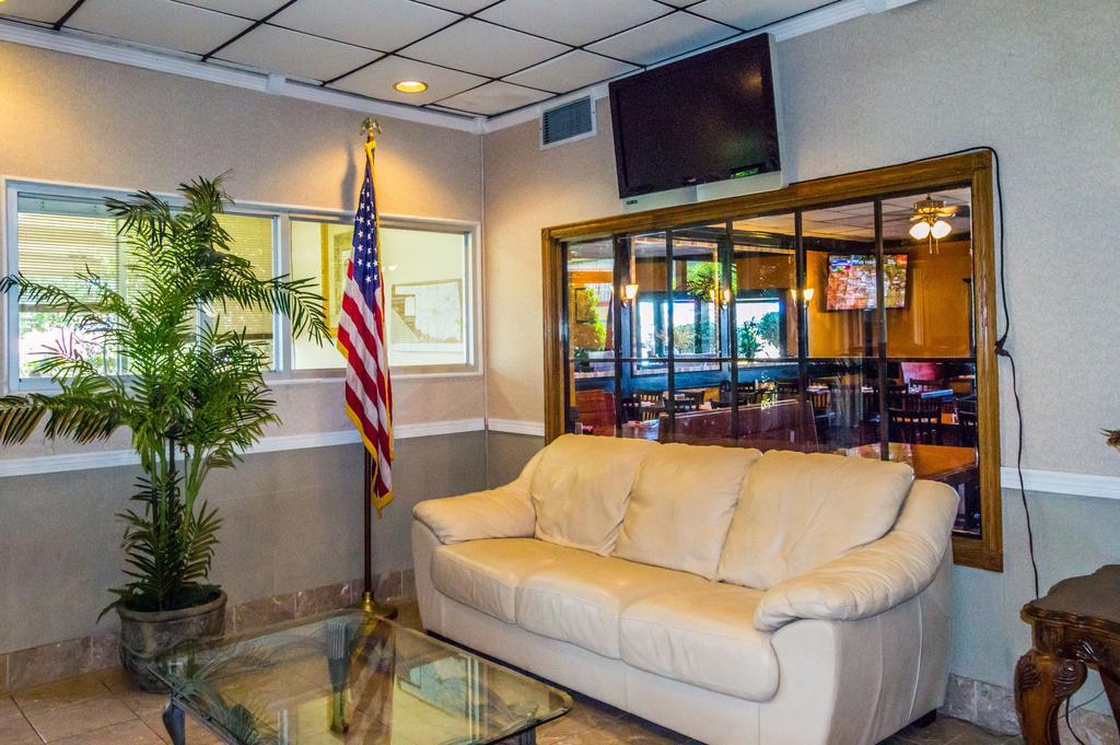 Executive Inn Hotel And Conference Center Lawton Bagian luar foto