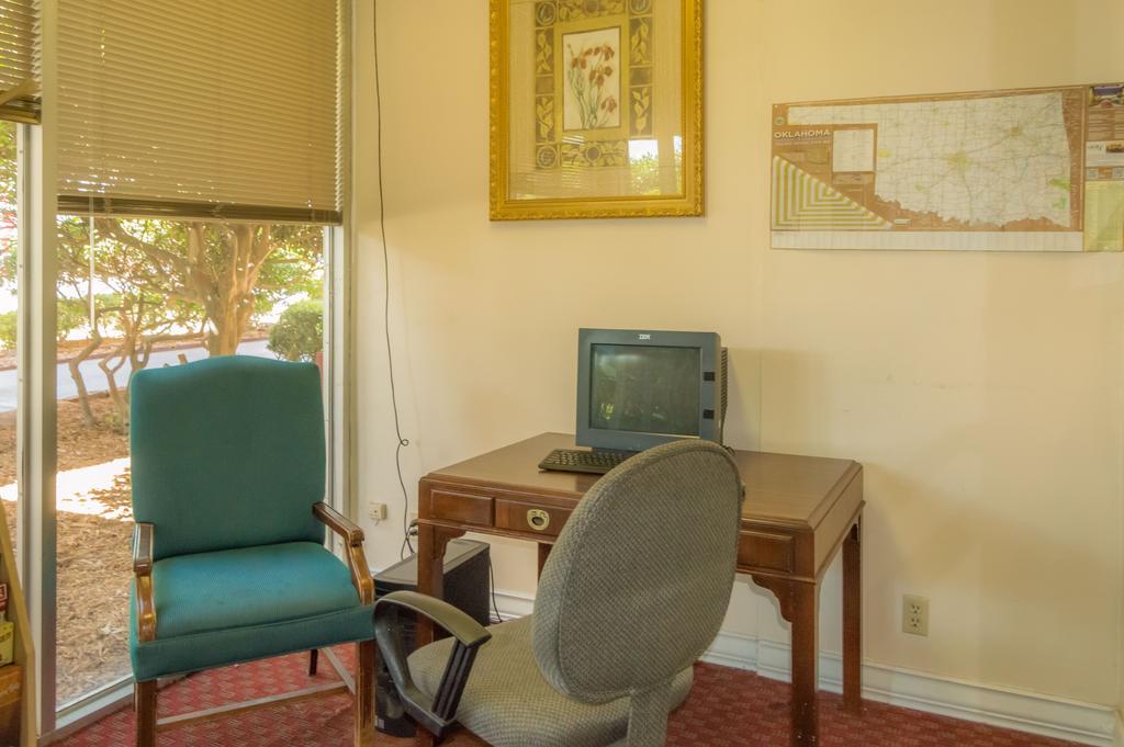 Executive Inn Hotel And Conference Center Lawton Bagian luar foto
