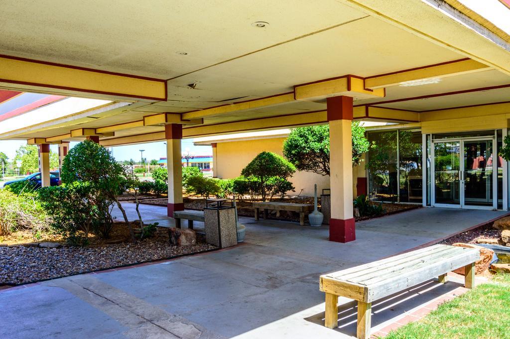 Executive Inn Hotel And Conference Center Lawton Bagian luar foto