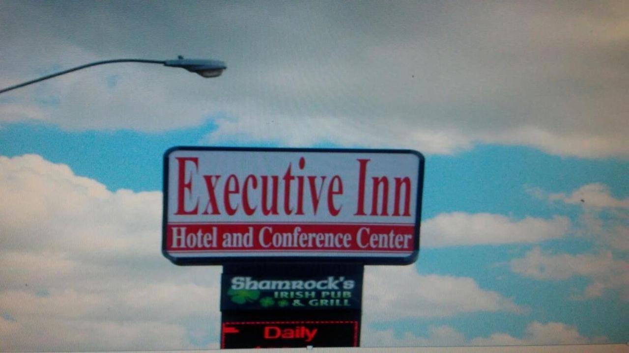 Executive Inn Hotel And Conference Center Lawton Bagian luar foto